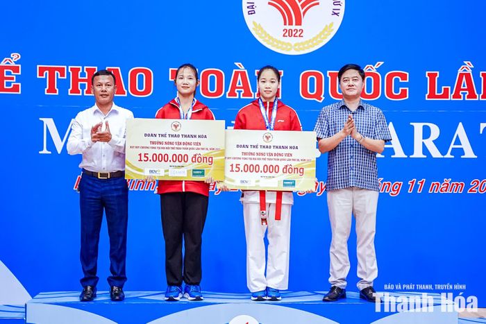 2 tấm huy chương vàng của Nguyễn Thị Dung và Trương Thị Thương ở môn Karate là điểm nhấn quan trọng của thể thao Thanh Hóa tại Đại hội lần thứ IX, năm 2022.