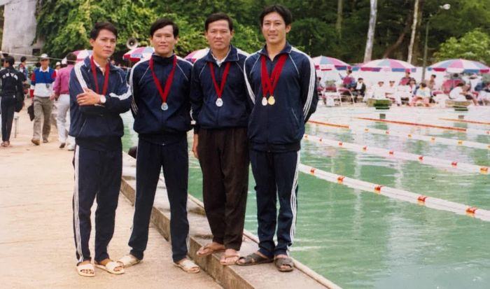 Đội bơi tiếp sức 4x100m của Bơi Thanh Hóa gồm Nguyễn Đình Thép, Phạm Văn Hoa, Phạm Ngọc Thành và Nguyễn Đình Luyện (theo thứ tự từ trái sang phải).