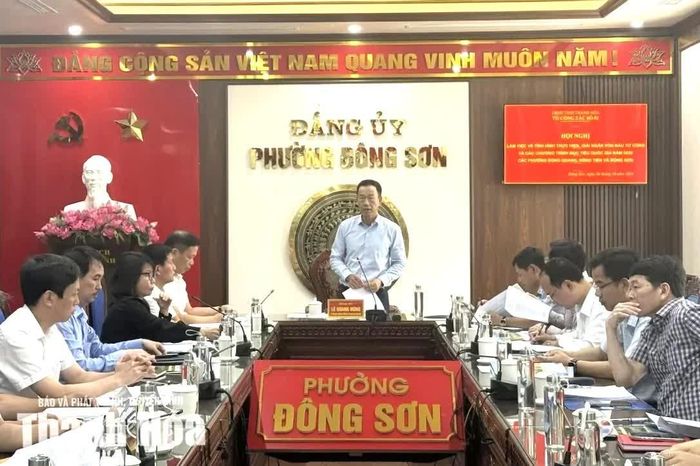 Phó Chủ tịch UBND tỉnh Lê Quang Hùng phát biểu kết luận tại buổi làm việc.