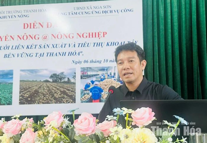Đại diện lãnh đạo Công ty CP Logistics Viettars trình bày chuyên đề “Ứng dụng công nghệ cao vào sản xuất khoai tây”.