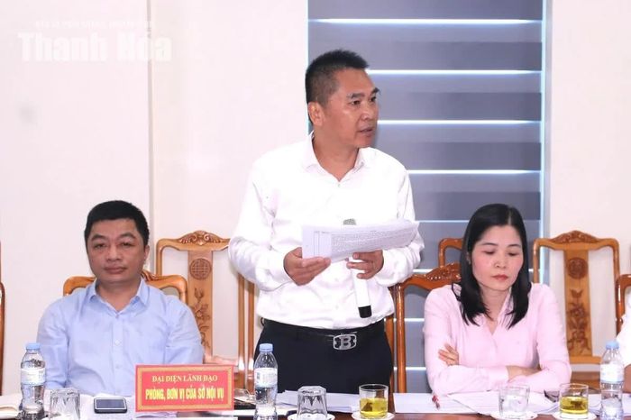 Đại biểu tham gia ý kiến tại hội nghị.