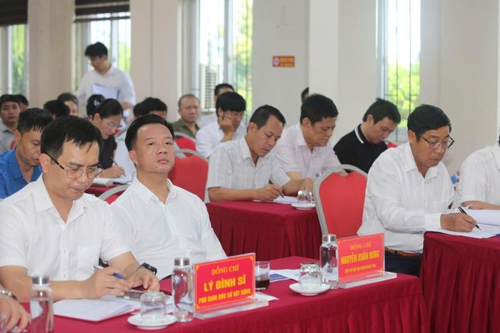 Các đại biểu, doanh nghiệp tham dự hội nghị tập trung trao đổi những vấn đề liên quan đến vật liệu xây dựng. Ảnh: Phúc Tuấn.