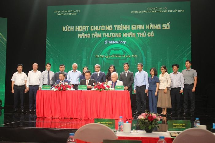 Ký kết hợp tác 3 bên giữa Sở Công thương  Hà Nội, Cơ quan Báo và Phát thanh, Truyền hình Hà Nội và Công ty TNHH Công nghệ TikTok Việt Nam. Ảnh: Chu Khôi.