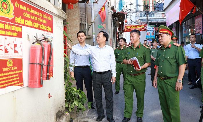  Đoàn công tác kiểm tra điểm chữa cháy công cộng ở tổ dân phố My Điền 1. 