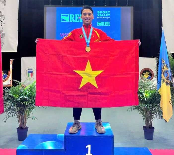 Nguyễn Giang Sơn giành Huy chương Vàng nội dung đối kháng nam hạng 68kg. Ảnh: NVCC