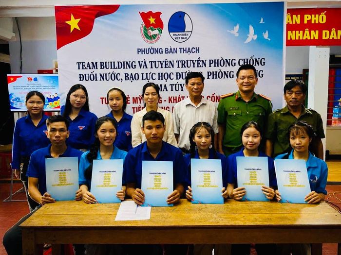 Đoàn viên, thanh niên phường Bàn Thạch tham gia mô hình “Câu lạc bộ Thanh niên 3 không với ma túy” tại tổ dân phố Mỹ Cang. Ảnh: ĐVCC