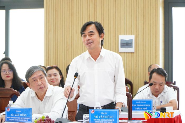 Chánh Thanh tra thành phố Tô Văn Hùng, Chủ tịch Hội Kiến trúc sư thành phố phát biểu tại hội thảo tham vấn quy hoạch phân khu phường Hòa Xuân. Ảnh: TÂM ĐAN