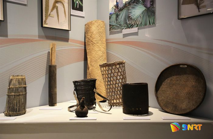 Sản phẩm đan lát gắn với đời sống của cộng đồng Cơ Tu được giới thiệu tại triển lãm. Ảnh: ALĂNG NGƯỚC