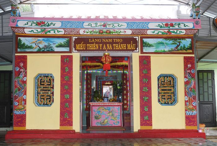 Miếu thờ nữ thần Thiên Y A Na ở làng Nam Thọ. Ảnh: H.A
