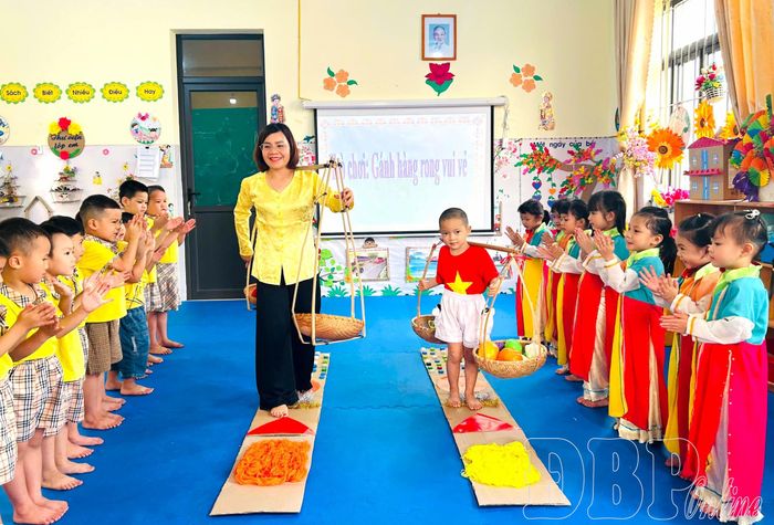 Hoạt động trải nghiệm lấy trẻ làm trung tâm tại Trường Mầm non 7/5, phường Điện Biên Phủ.