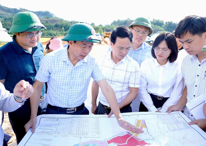 Chủ tịch UBND tỉnh Lê Văn Lương kiểm tra dự án Khu đô thị, thương mại, du lịch, dịch vụ và sân golf Huổi Phạ.