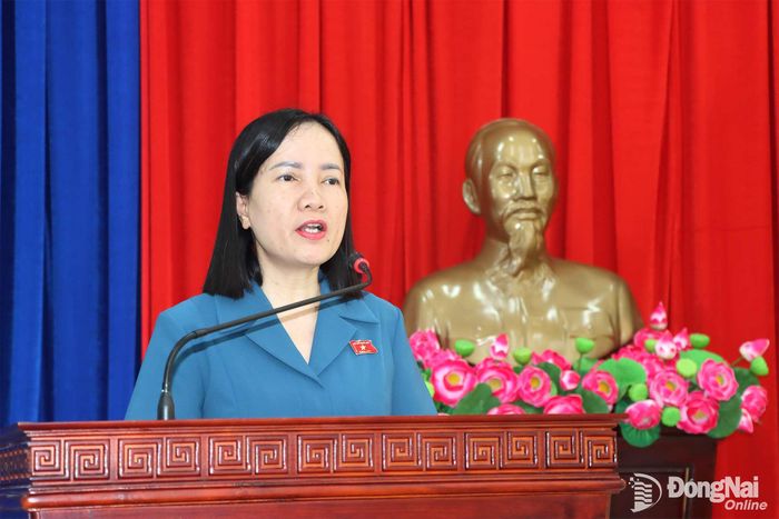 Bà Trương Thị Diệu Thúy, đại biểu Quốc hội hoạt động chuyên trách tại Ủy ban Pháp luật và Tư pháp của Quốc hội thông tin đến cử tri dự kiến nội dung, chương trình Kỳ họp thứ 2, Quốc hội khóa XVI. Ảnh: Quang Minh