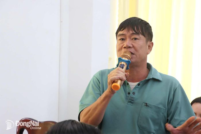 Cử tri phường Phước Long nêu kiến nghị tại buổi tiếp xúc. Ảnh: Quang Minh