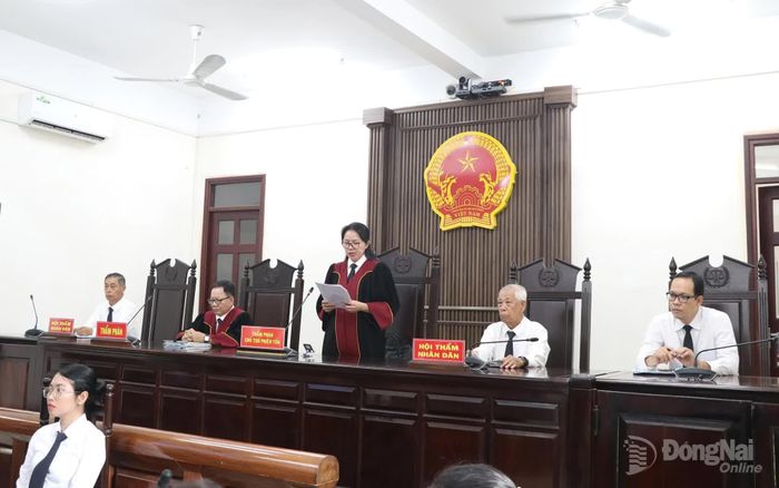 Hội đồng xét xử tuyên án đối với bị cáo Nguyễn Đức Anh. Ảnh: Tố Tâm