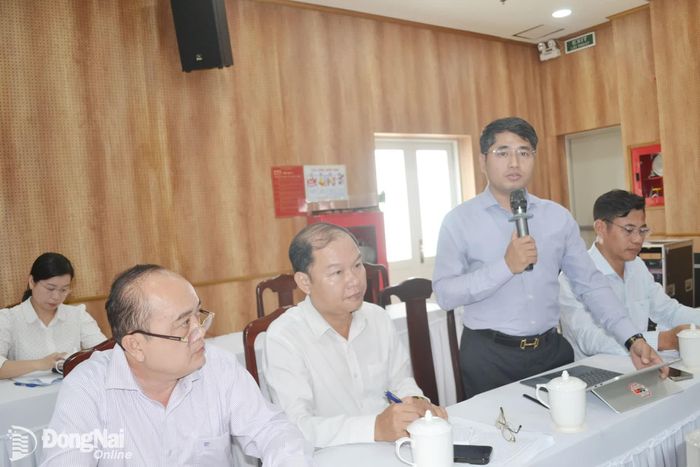 Phó Giám đốc Sở Tài chính Phạm Tuấn Anh thông tin về tình hình kinh tế - xã hội 9 tháng của Đồng Nai. Ảnh: Phương Hằng