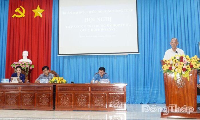 Cử tri xã Lương Hòa Lạc gửi gắm nhiều ý kiến đến Đại biểu Quốc hội.