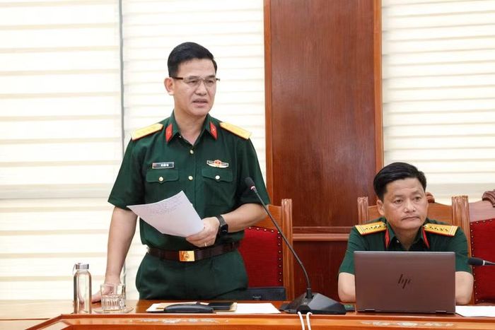  Đại tá Võ Tấn Tài - Chính ủy Bộ CHQS tỉnh, Phó Trưởng ban Thường trực Ban Chỉ đạo tìm kiếm, quy tập và xác định danh tính HCLS tỉnh thông tin về kết quả triển khai chiến dịch 500 ngày đêm trên địa bàn tỉnh. Ảnh: H.P 