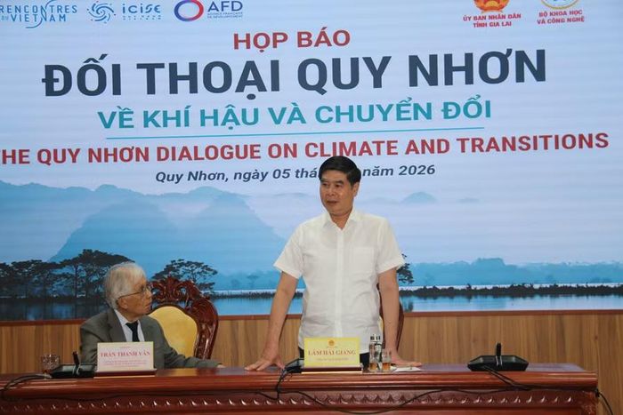 Phó Chủ tịch UBND tỉnh Lâm Hải Giang phát biểu tại họp báo. Ảnh: T.L