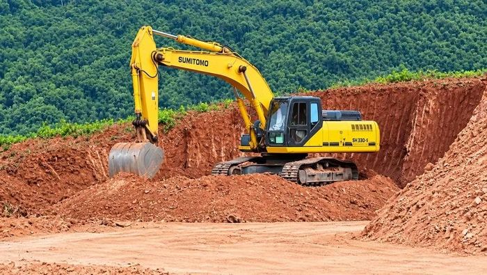 Nhiều địa phương còn lúng túng trong cấp phép hoạt động khoáng sản sau khi được ủy quyền. Ảnh: C.L