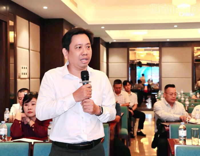 Đại diện Báo và Phát thanh, Truyền hình Khánh Hoà góp ý tại hội thảo.