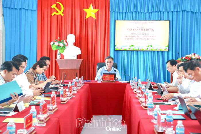 Quang cảnh buổi làm việc.