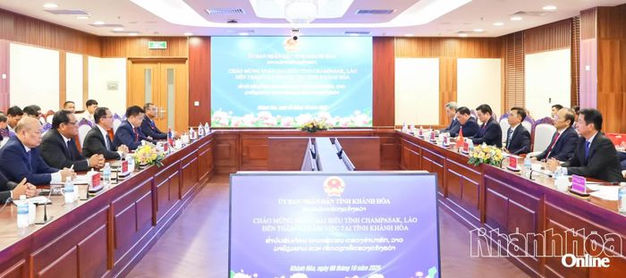 Quang cảnh lễ ký kết.