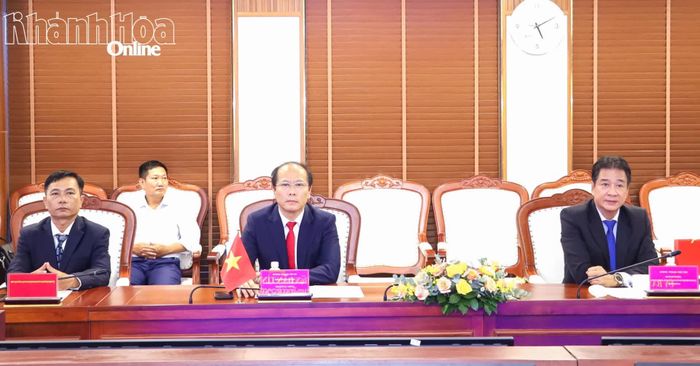 Đồng chí Nguyễn Khắc Hà và đồng chí Nguyễn Long Biên tham dự lễ ký kết.