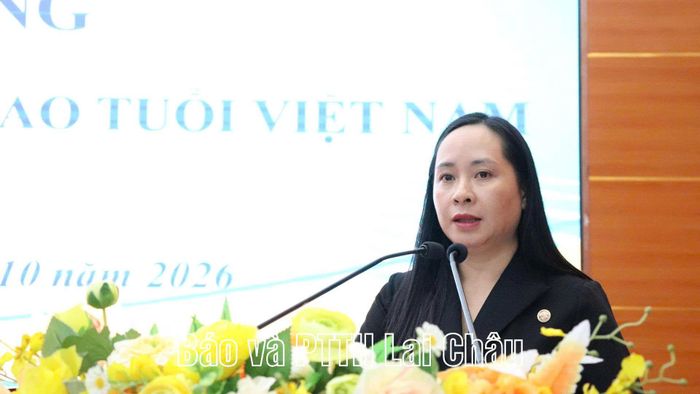 Phó Chủ tịch UBND phường Đoàn Kết Nguyễn Lệ Thủy phát biểu tại lễ phát động.