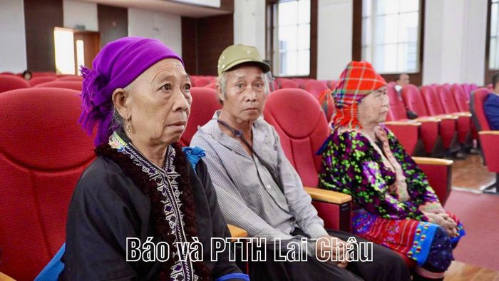 Người cao tuổi phường Đoàn Kết dự lễ phát động.