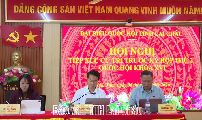 ĐBQH tỉnh tiếp xúc cử tri xã Nậm Tăm.
