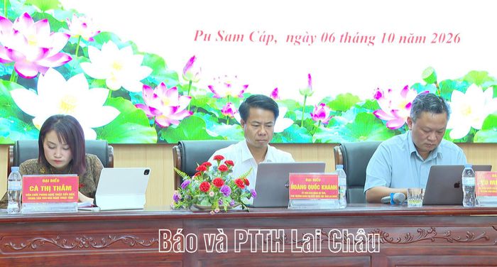 ĐBQH tỉnh tiếp xúc cử tri xã Pu Sam Cáp.
