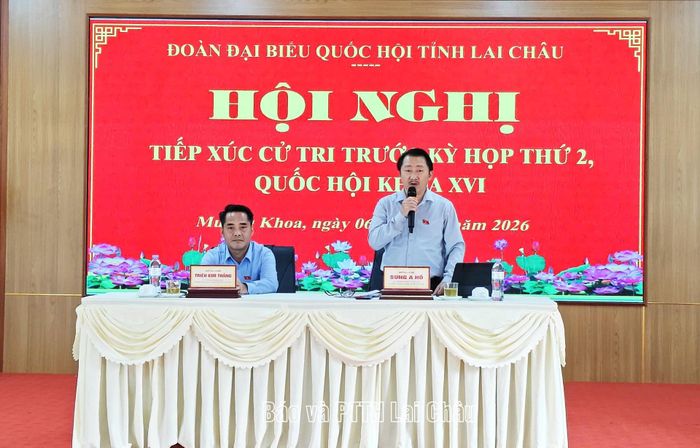 Đoàn đại biểu Quốc hội tỉnh tiếp xúc cử tri xã Mường Khoa.