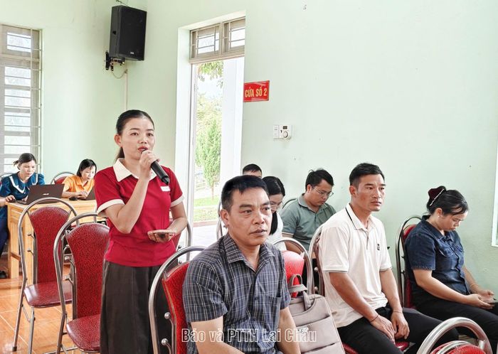 Cử tri xã Mường Khoa kiến nghị tại hội nghị tiếp xúc cử tri.