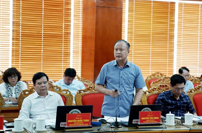 Lãnh đạo Đảng ủy Hải quan khu vực VI phát biểu thảo luận tại hội nghị
