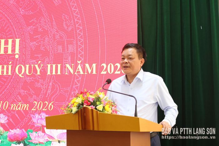 Đồng chí Nguyễn Quốc Khánh, Ủy viên Ban Thường vụ Tỉnh ủy, Trưởng Ban Tuyên giáo Tỉnh ủy phát biểu tại hội nghị
