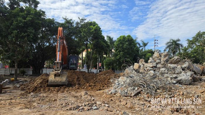Hiện trường thi công Dự án Công viên trung tâm Lương Văn Tri và bãi đỗ xe công cộng