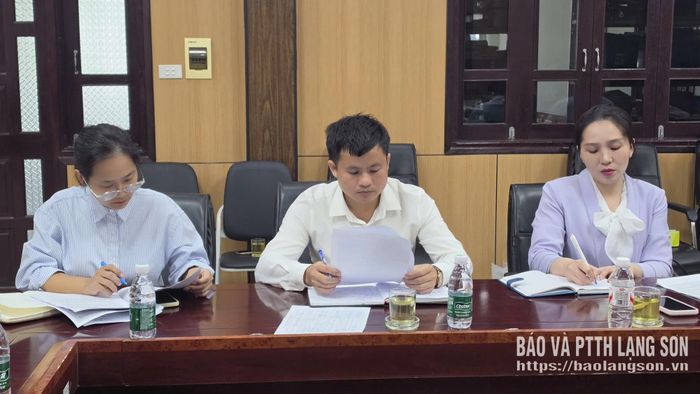 Các thành viên Đoàn kiểm tra số 1 tham gia buổi làm việc