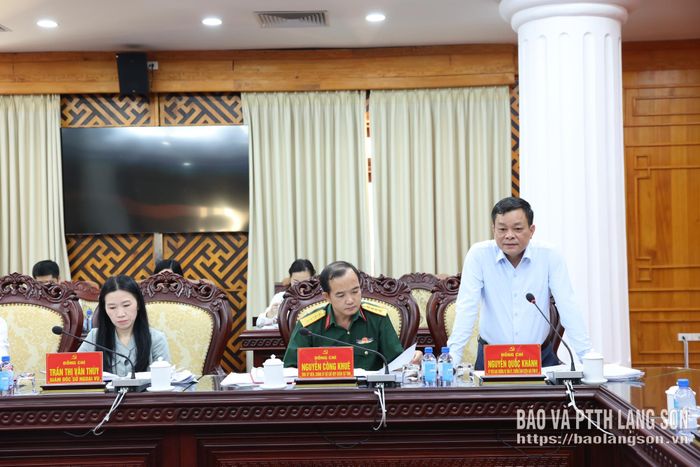 Đồng chí Nguyễn Quốc Khánh, Ủy viên Ban Thường vụ Tỉnh ủy, Trưởng Ban Tuyên giáo Tỉnh ủy phát biểu tại cuộc họp