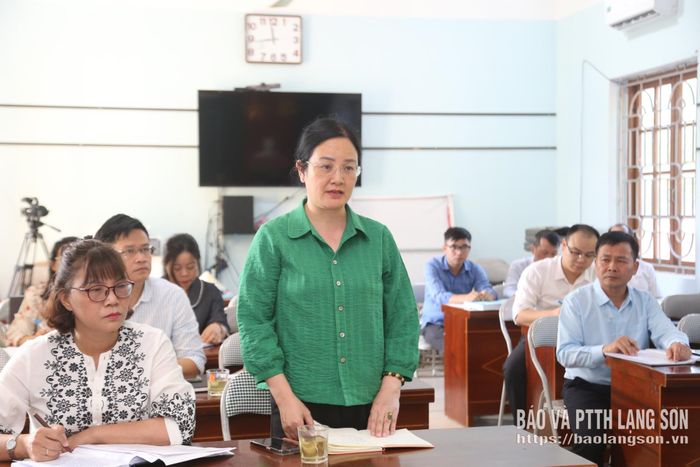 Lãnh đạo Sở Giáo dục và Đào tạo trao đổi về công tác thực hiện dự án