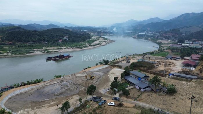 Các mỏ cát, sỏi hoạt động trở lại góp phần cung ứng kịp thời vật liệu cho các dự án phát triển hạ tầng giao thông, đô thị trên địa bàn tỉnh.