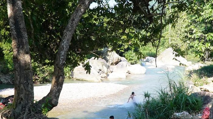 Thác Voi Phục giữa không gian núi rừng nguyên sơ ở thôn Đồng Song, xã Quy Mông.
