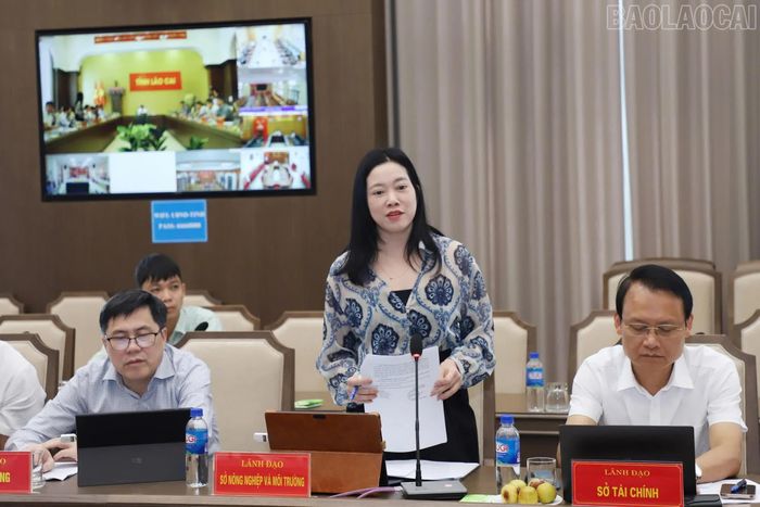 Lãnh đạo các sở trao đổi, giải đáp nội dung thuộc thẩm quyền.