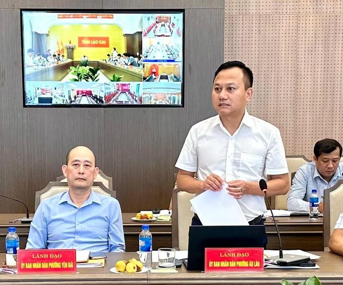 Lãnh đạo các xã, phường báo cáo tiến độ xây dựng, khai thác các cụm công nghiệp trên địa bàn.