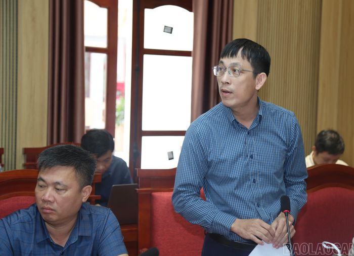 Lãnh đạo các sở, ngành phát biểu ý kiến.