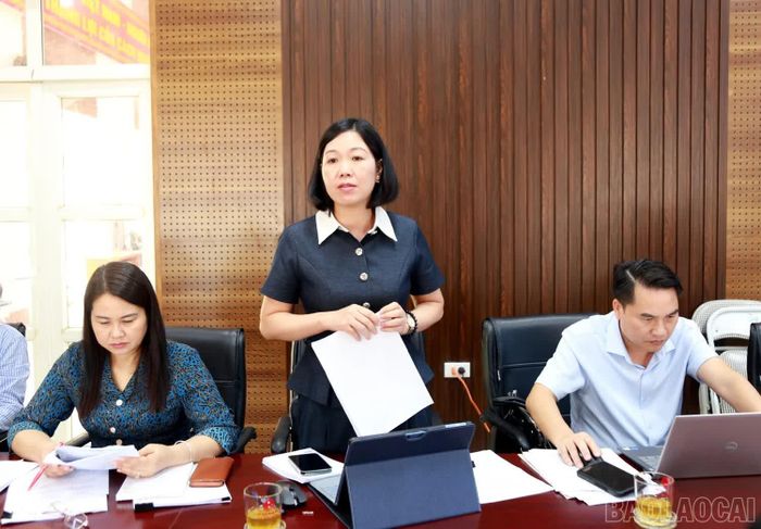 Các đại biểu tham gia ý kiến trong buổi tại giám sát tại xã Dền Sáng.