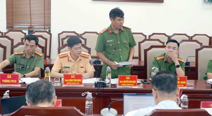 Lãnh đạo các phòng của Công an tỉnh tham gia ý kiến tại hội nghị.