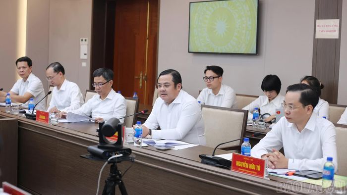 Các đại biểu tham dự buổi làm việc.