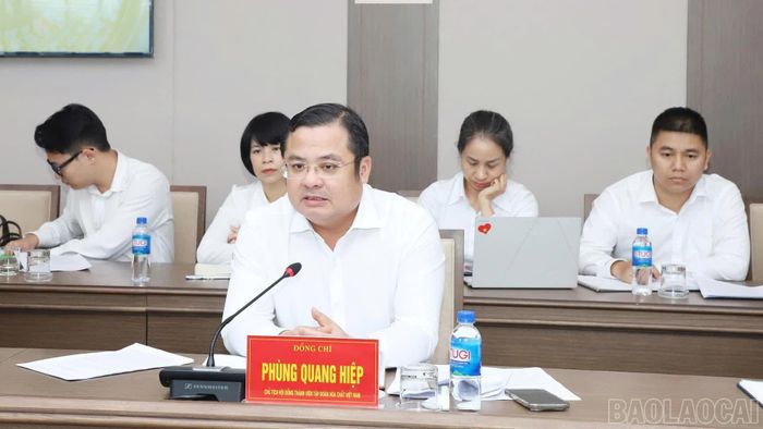 Đại diện Tập đoàn Hóa chất Việt Nam phát biểu, kiến nghị tháo gỡ khó khăn cho Công ty Apatit Việt Nam.