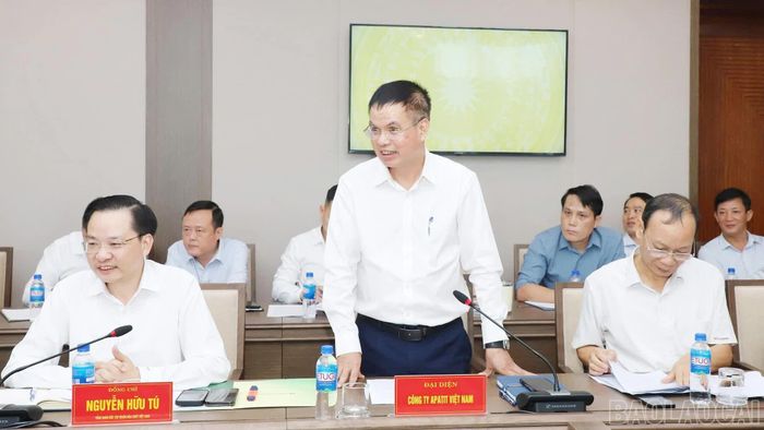 Đại diện Công ty TNHH MTV Apatit Việt Nam phát biểu tại buổi làm việc.