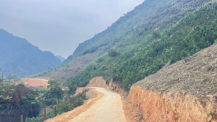 Người dân xã Phong Hải hiến 28.000 m² đất để mở mới, mở rộng các tuyến đường giao thông nông thôn.